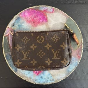 EUC Authentic Louis Vuitton Monogram Coated Canvas Mini Pochette Accessoires
